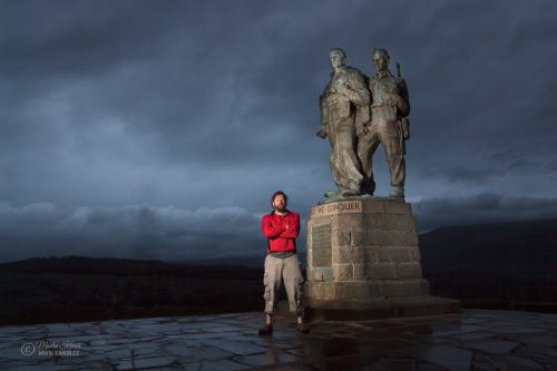 Vícenásobná expozice s dálkovým spouštěním blesku Hähnel Captur, Commando Memorial, Skotsko